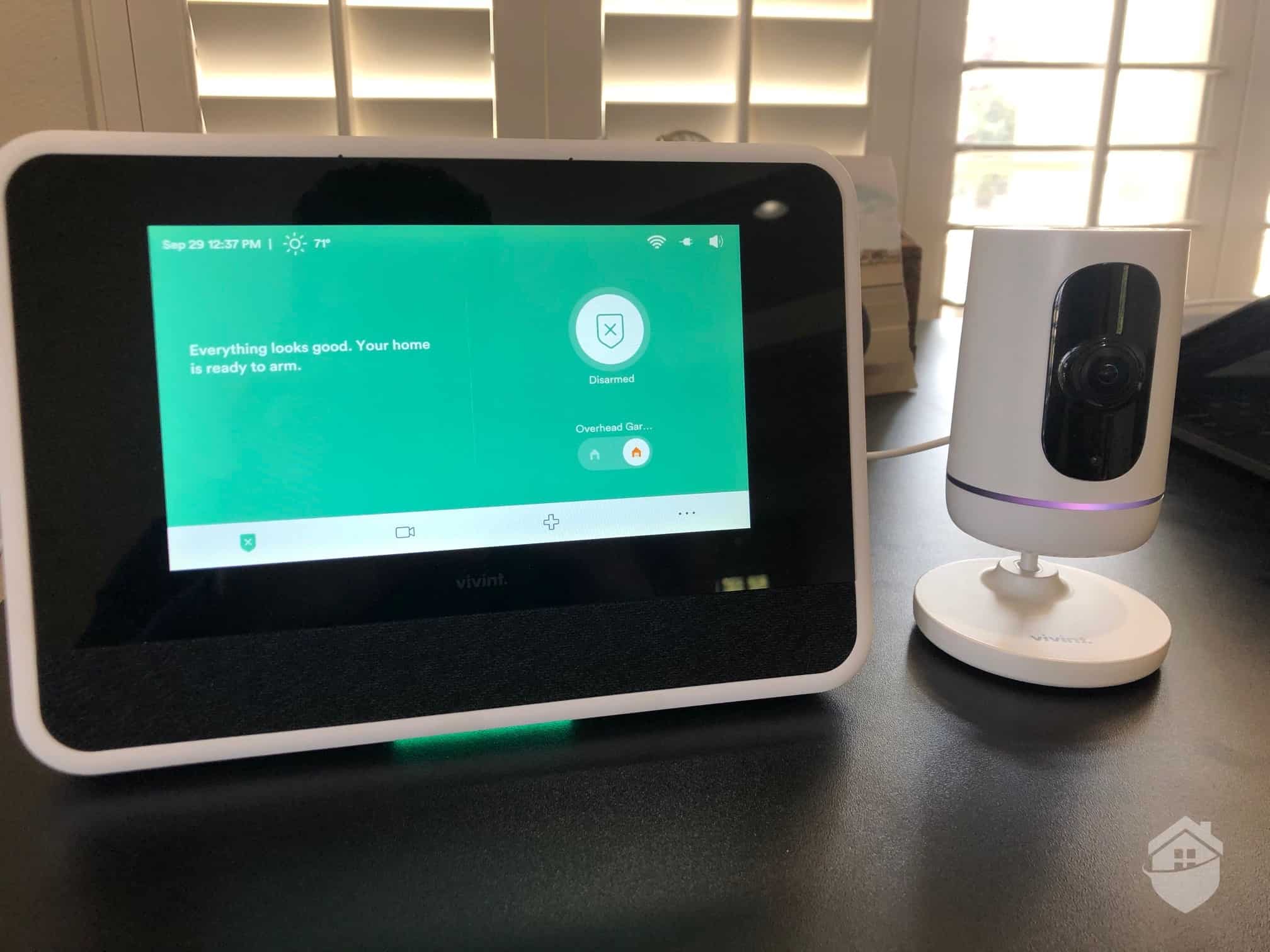 Vivint Smart Hub and Indoor Camera Closeup