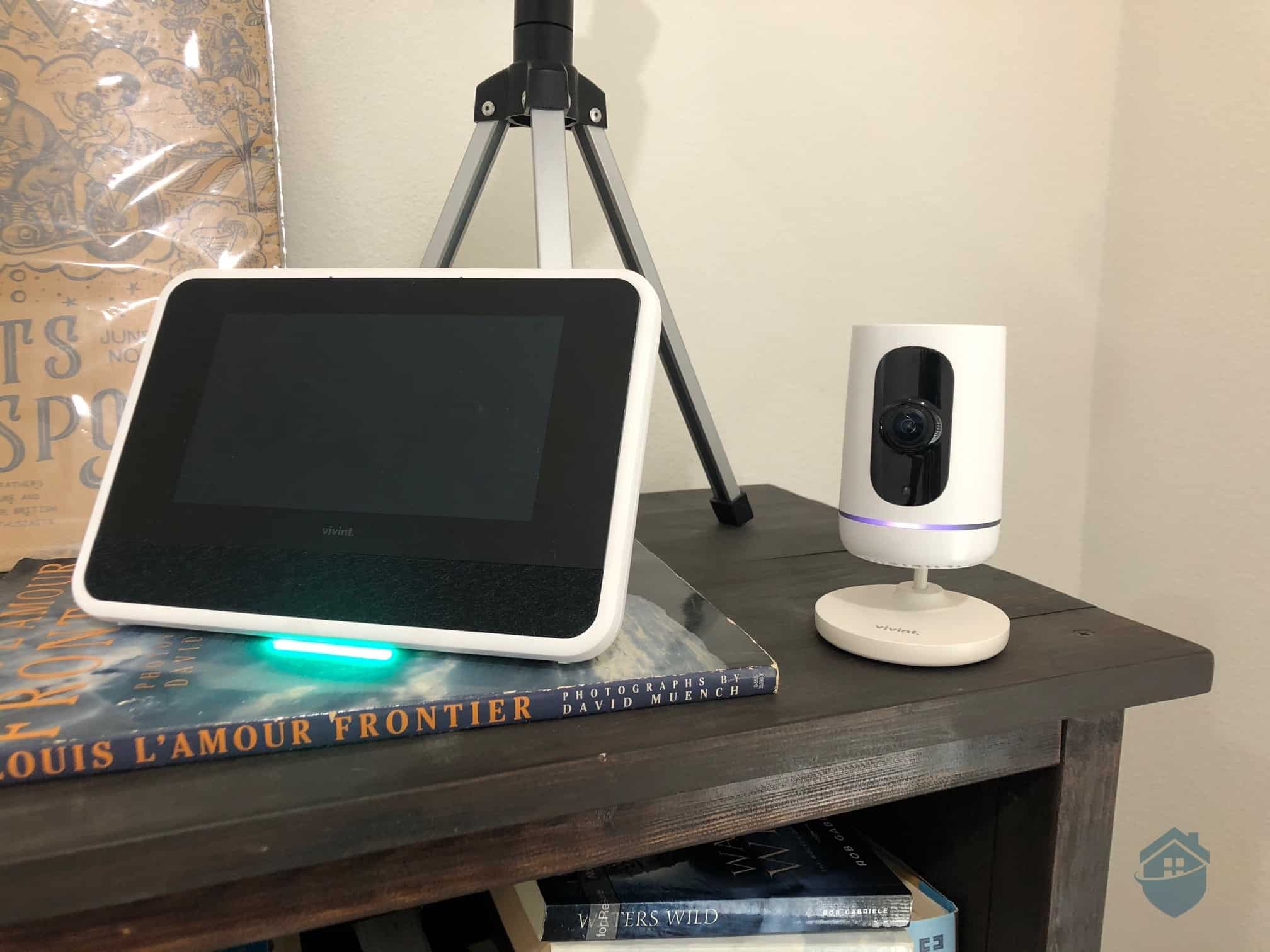 Vivint Smart Hub and Indoor Camera
