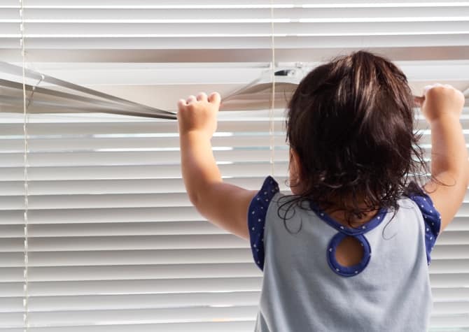 Children and blinds don't mix