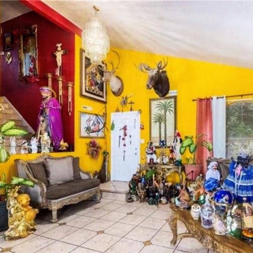 House of Statues