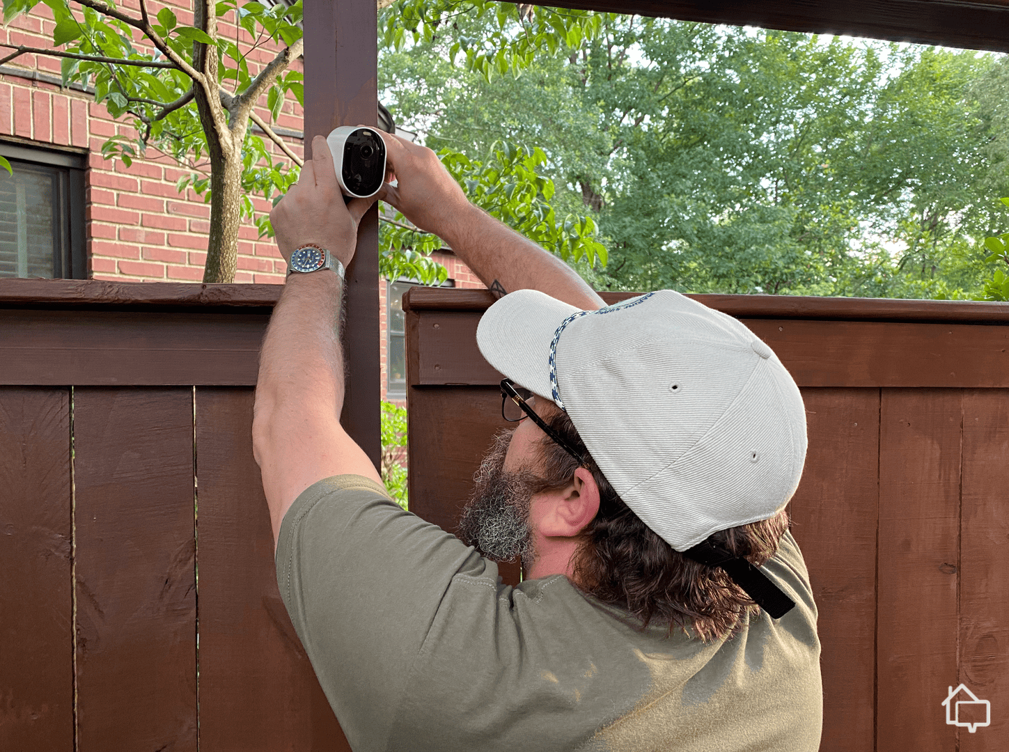 Mounting the Arlo Pro 4