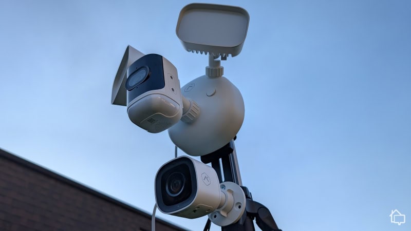 Frontpoint’s monitoring center uses security cameras to verify and score alarms in order to speed up police response. 